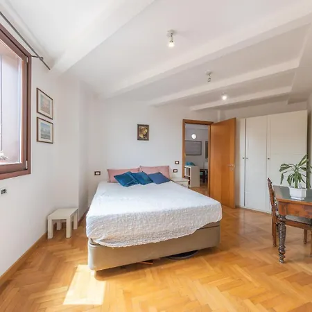 Aura 12 Frascati
