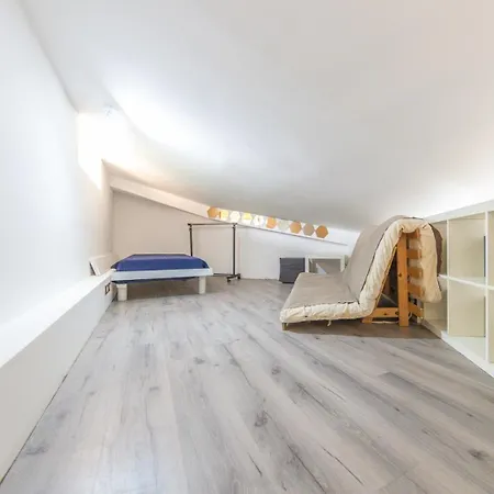Aura 12 * Frascati